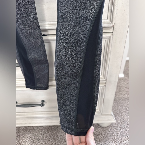 Lululemon Train Times 7/8 Pant *25"
Luminosity Foil Print Black Silver / Black - Picture 7 of 12